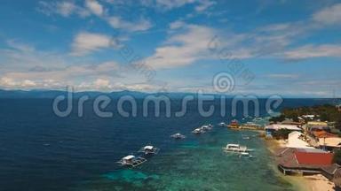 鸟瞰热带岛屿美丽的海滩。 菲律宾宿务岛。