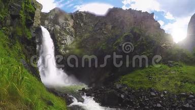 库尔库尔瀑布。 阿尔泰山