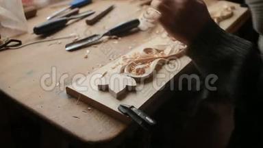 手工打磨木制装饰物品，装饰元素，