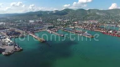 Novorossiysk码头和码头的俯视图