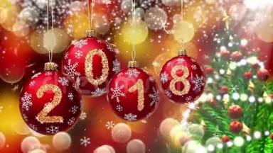 <strong>红色</strong>的球，上面挂着<strong>2018</strong>年的数字，挂在一棵树和一棵旋转的圣诞树的背景上。 三维渲染。