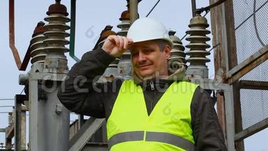 电气工程师在电气变电站