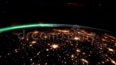 从国际空间站晚上看到地球。 这段视频的元素由美国宇航局提供。