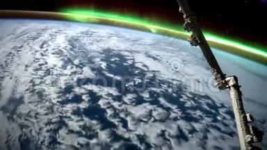 地球和北极光来自国际空间站。 这段<strong>视频</strong>的元<strong>素</strong>由美国宇航局提供。