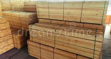 仓库木材，大型木材仓库无人机视频.. 一个大型木材仓库