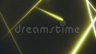 由明亮的黄色相交线形成的黑色背景上的霓虹灯三角形的抽象隧道。 艺术或商业