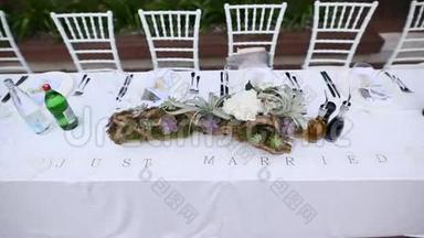 婚宴上的桌子。 结婚装饰品。 婚礼在t