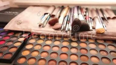 化妆，彩色眼影调色板，化妆用彩色阴影套装，景浅，特写