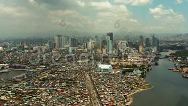 城市景观马尼拉。 居住区域和城市商业中心，俯视图.. 大港口城市。