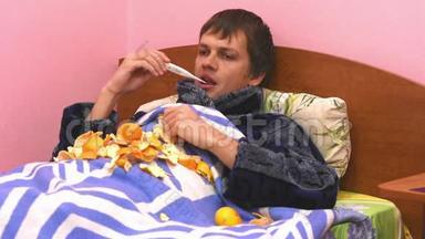 一个病人躺在床上，测量体温，吃橘子