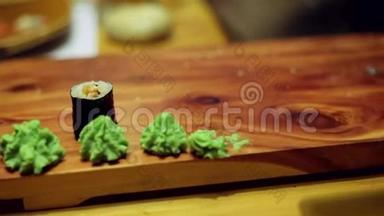 寿司店的桌子
