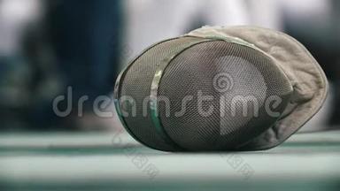 体育比赛时地板上的护栏防护面罩