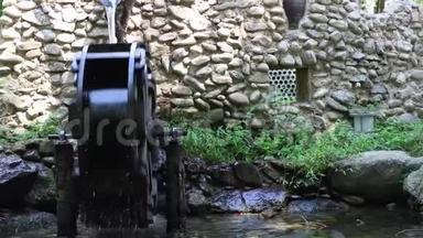 水磨，用水轮提水灌溉..