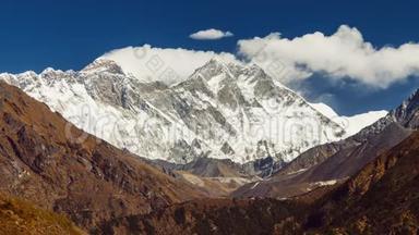去尼泊尔珠穆朗玛峰营地的路上的珠穆朗玛峰景观