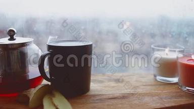 舒适的静物。 秋天的天气，暴风雨和窗外的雨。 惬意的茶会和雨