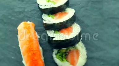 午餐时间在餐厅提供日本寿司卷，提供亚洲美食