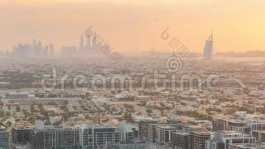 迪拜天际线与迪拜码头摩天大楼和海岸线在日落时分与七星豪华酒店在迪拜阿联酋