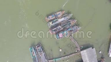 泰国渔民村和旧渔船空中录像