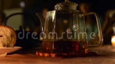 透明玻璃茶壶与<strong>冲泡</strong>茶