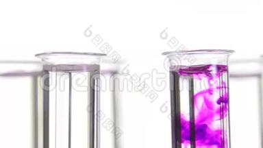 旋转试管中紫色染料滴管沉积