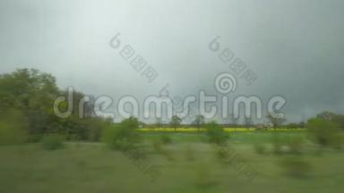 奥地利维也纳火车窗口拍摄的乡村景色