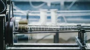 化学工业.玻璃纤维复合加固织物.机械生产线的一部分