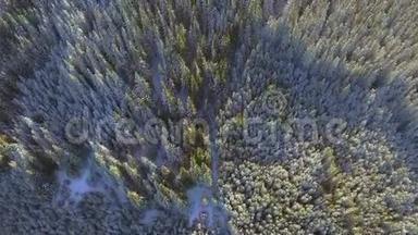 空中白雪覆盖的树木。 景观冬季自然森林。 <strong>旅游</strong>白色<strong>旅游</strong>