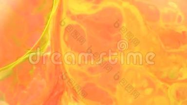 橙黄色的油流，抽象的食物颜色，墨水移动或流动的背景