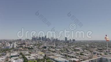 洛杉矶空<strong>中天</strong>际线城市景观观光景观。 办公塔拥挤的洛杉矶市<strong>中</strong>心全景。 潘和蒂尔特。 4K