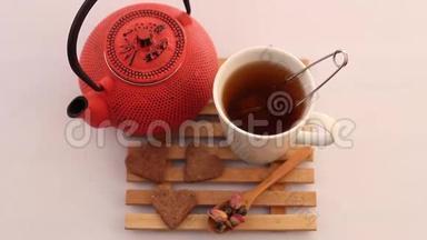 草药茶和茶壶