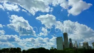 《芝加哥天际线》，云渡过天空时光