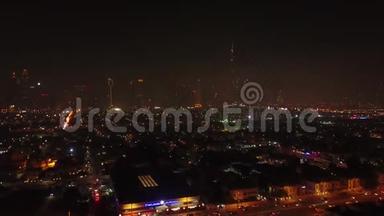 阿联酋迪拜谢赫<strong>扎</strong>耶德路市中<strong>心</strong>媒体和互联网城市摩天大楼的高架夜景。 风景优美