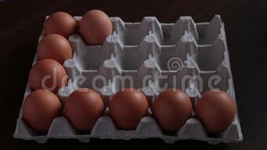 鸡蛋循环动画。 鸡蛋盒中鸡蛋的外观