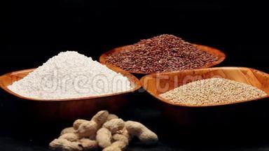 红米，<strong>小</strong>米粒，<strong>小碗</strong>里的木薯珍珠和一堆花生，旋转着