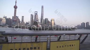 横渡上海河的船只慢动作