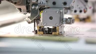 纺织厂在<strong>工作中</strong>的机器和机制