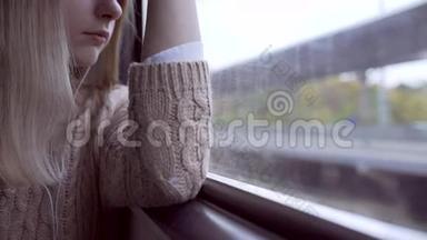 疲惫的少女画像依偎在车窗外看着外面