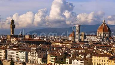 美丽的<strong>佛罗伦萨</strong>和圣玛丽亚大教堂，<strong>佛罗伦萨</strong>，意大利。 多云的天空，时间流逝。