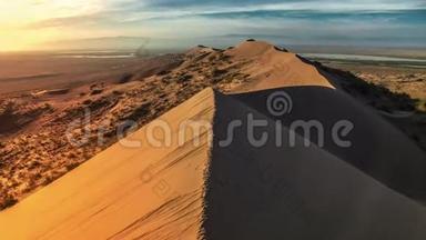 沙漠国家公园阿尔廷-埃梅尔的沙丘，<strong>哈萨克</strong>斯坦。 4时间推移-2016年9月，<strong>哈萨克</strong>斯坦阿拉木图和阿斯塔纳