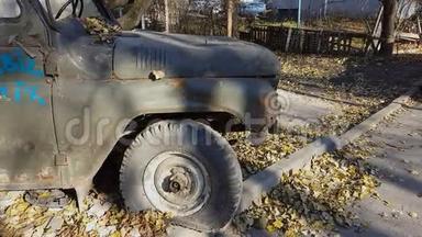 破<strong>旧</strong>的废弃汽车。 <strong>复古旧</strong>苏联俄罗斯吉普车UAZ。