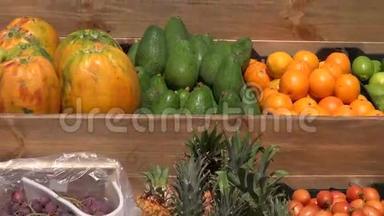 西班牙市场新鲜水果、蔬菜和蘑菇