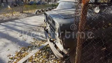 破<strong>旧</strong>的废弃汽车。 <strong>复古旧</strong>苏联俄罗斯吉普车UAZ。