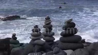 熔岩卵石被海洋<strong>放在一起</strong>