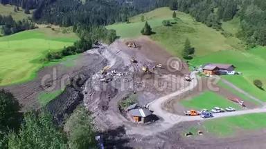 Rauris的泥石流，奥地利阿尔卑斯山Rauris(Pinzgau)猛烈风暴后的清理
