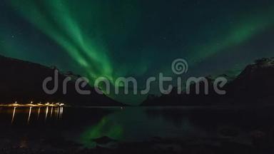 挪威峡湾北极光