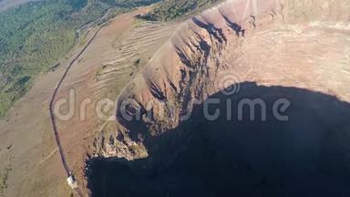 空中<strong>观景台</strong>，意大利维苏威火山的完整火山口，那不勒斯，从高处拍摄的史诗火山片段