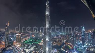 带购物中心、喷泉和哈利法塔空中夜景的迪拜市区全景