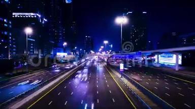 迪拜Sheikh Zayed高速公路夜间交通滞后