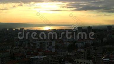 保加利亚瓦尔纳市的城市景观，日落时分的<strong>延时视频</strong>