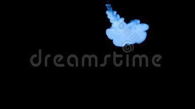 蓝色辉光墨水溶于水的三维渲染，模拟墨水注入，VFX效果与Luma哑光。 黑色的蓝色17